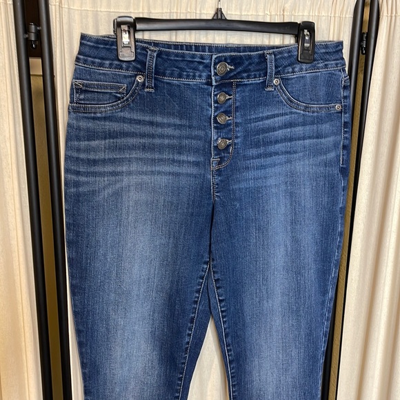MAURICES HIGH RISE STRETCHY SKINNY JEANS SIZE LARGE - Picture 3 of 10